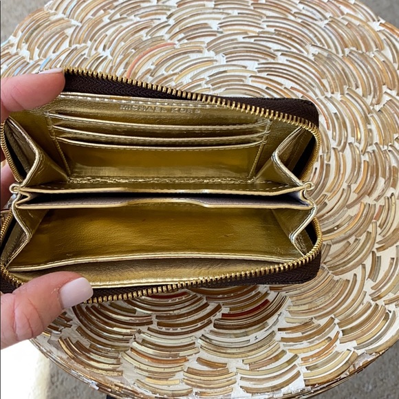 Michael Kors wristlet - Picture 4 of 5